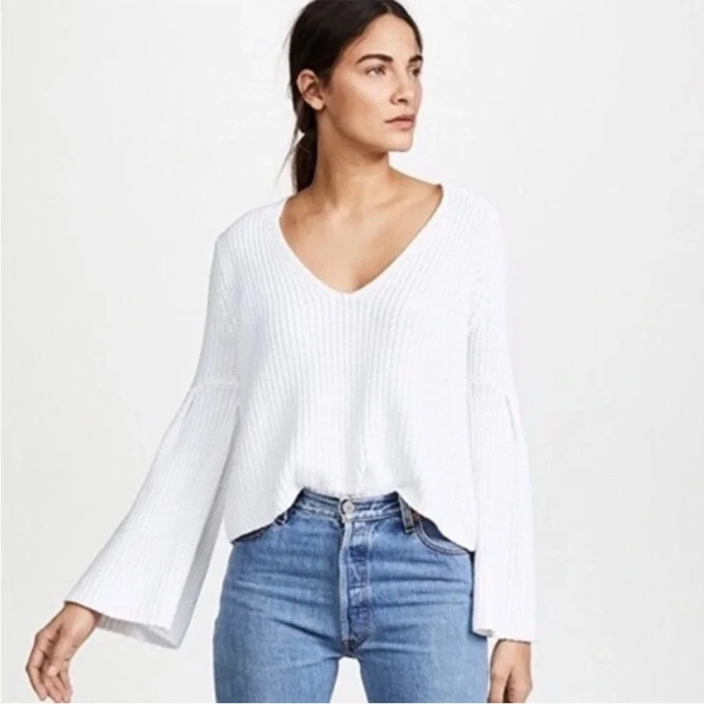Free people Women’s Damsel White Bell Sleeve Knit Sweater Size Medium